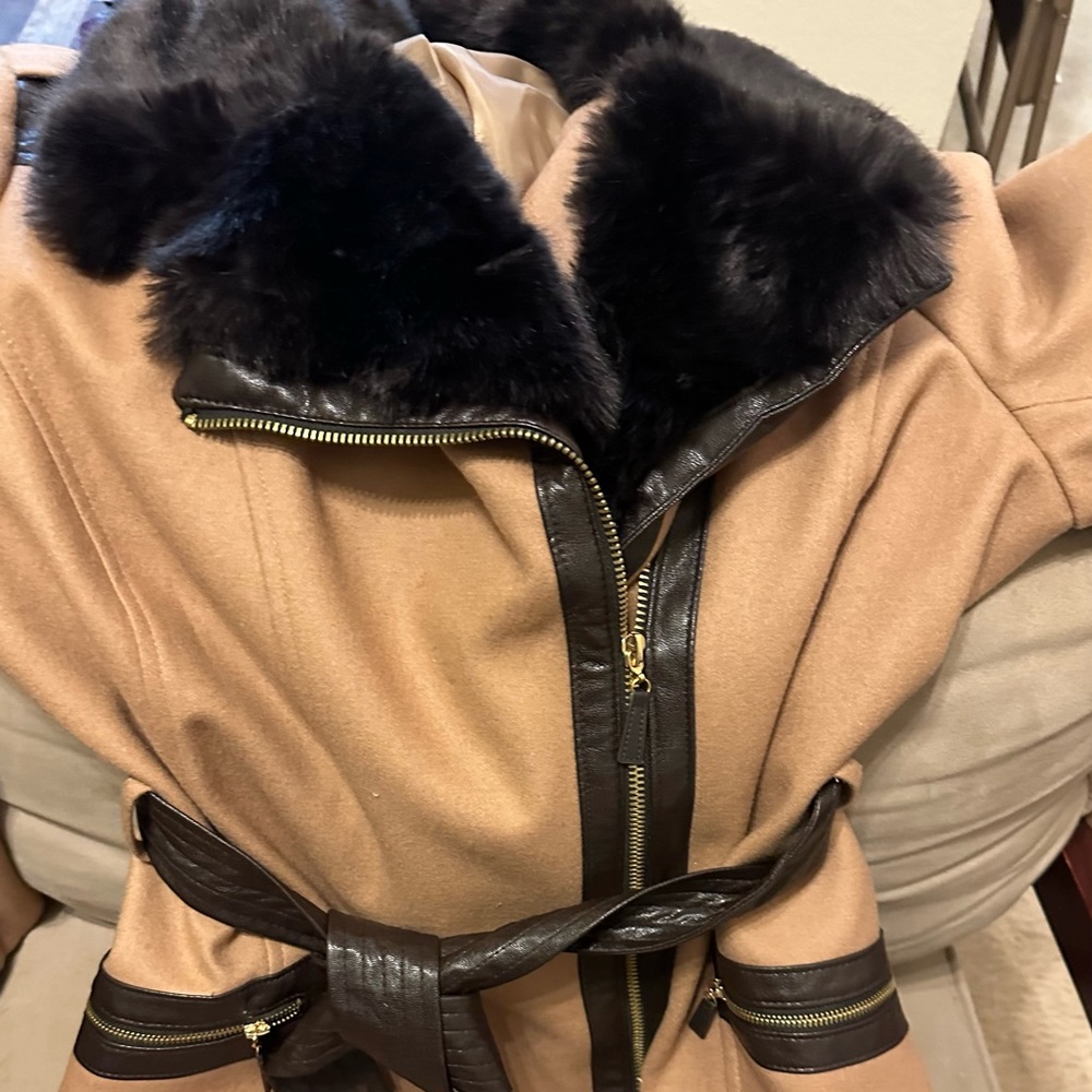 Vvintage!! New Camel coat with chocolate trim and faux fur collar 22W